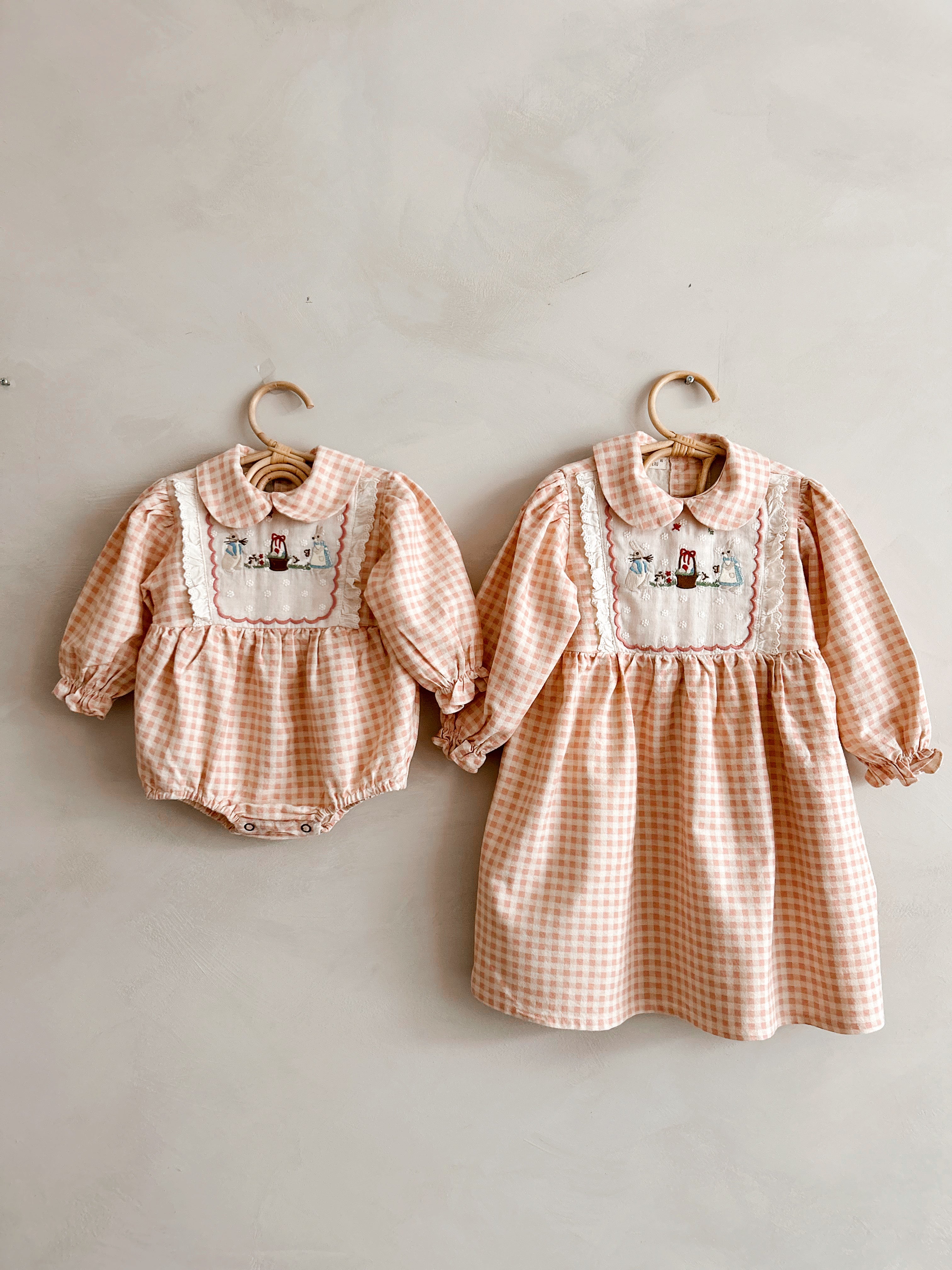 Neneru Peter Rabbit Romper (Dusty Rose)