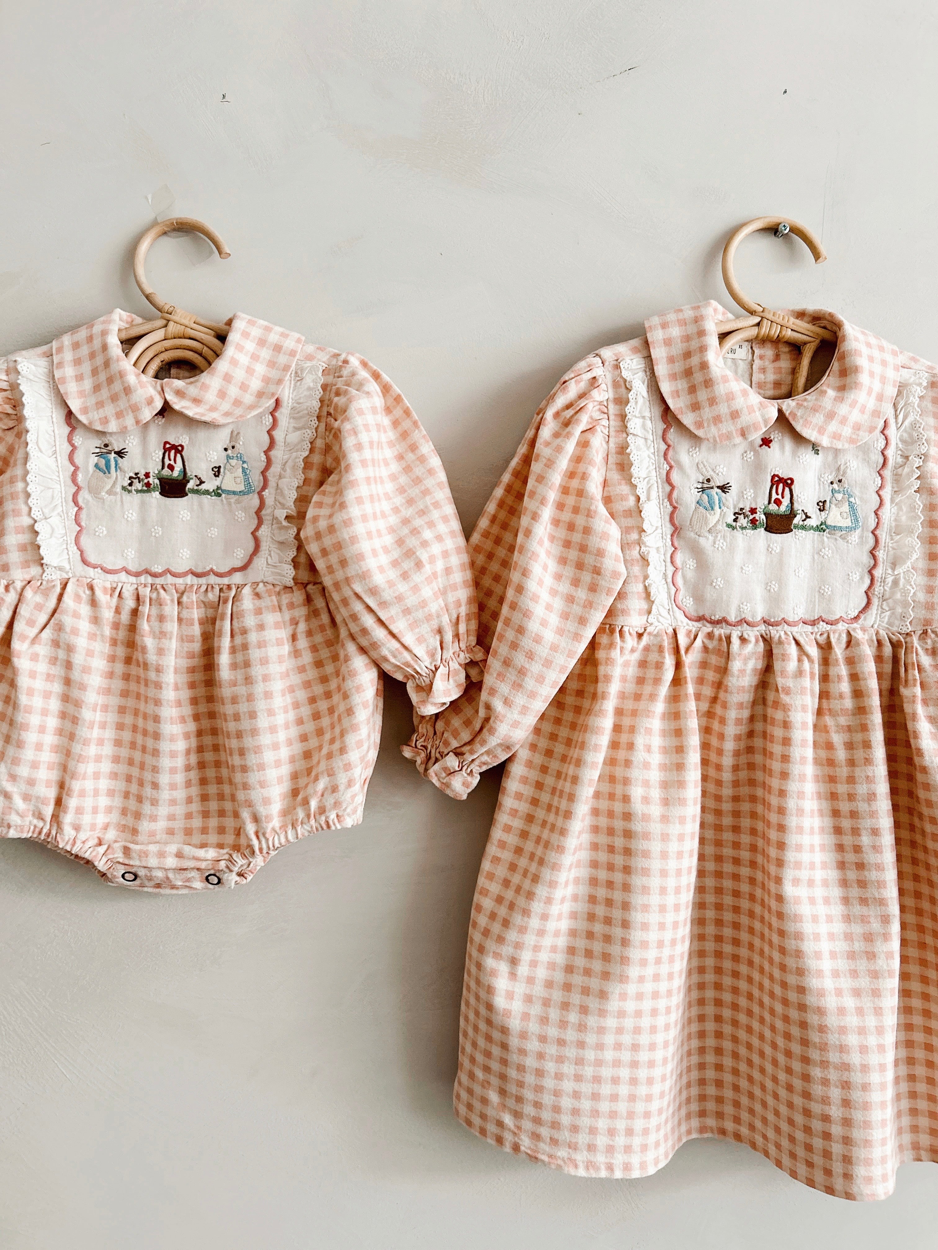 Neneru Peter Rabbit Romper (Dusty Rose)