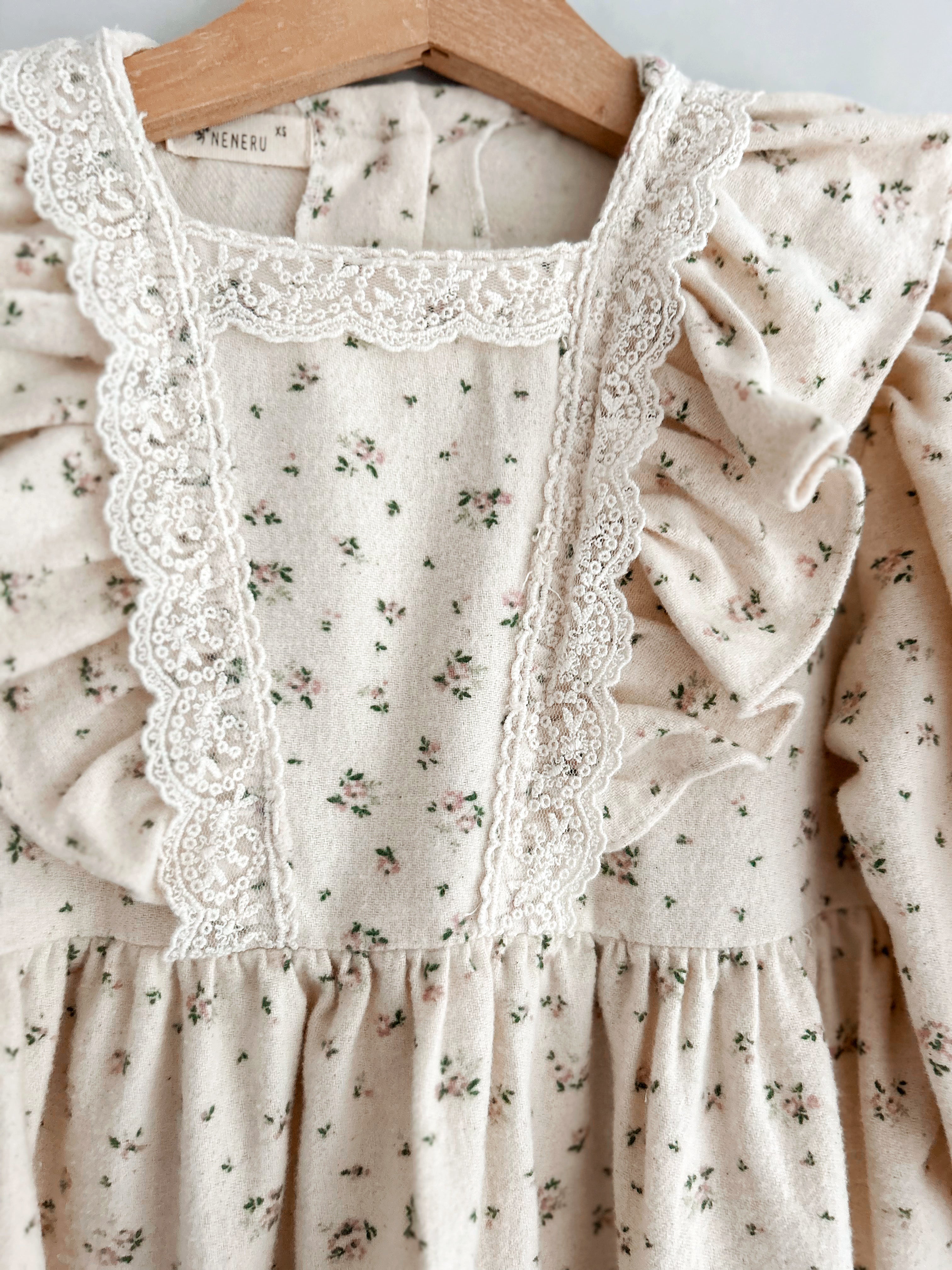 Neneru Flower Lace Dress